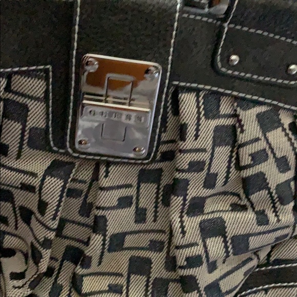 Guess (6) - Picture 7 of 7